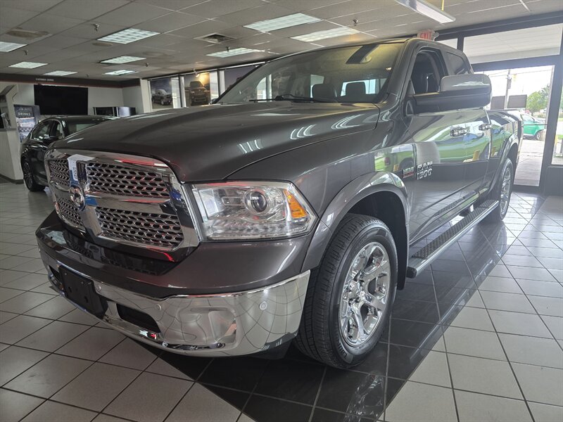 2014 RAM 1500 Laramie   - Photo 1 - Hamilton, OH 45015