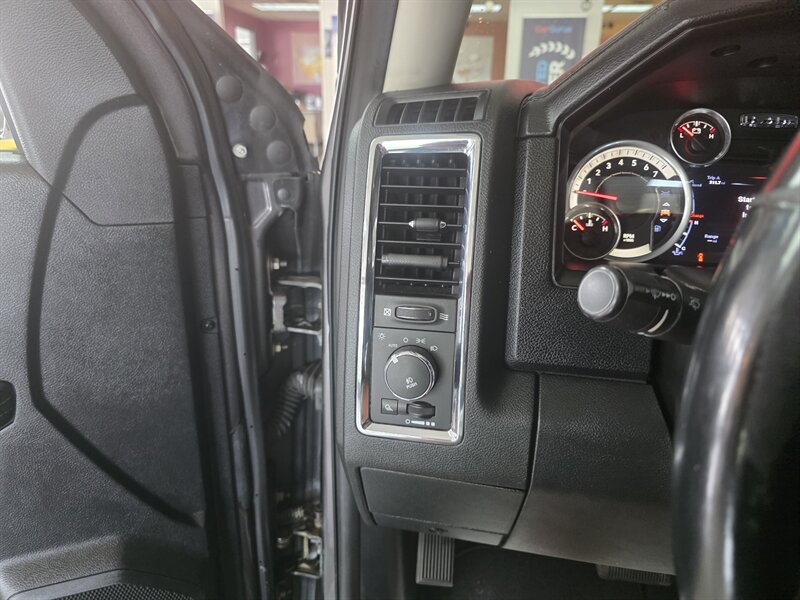 2014 RAM 1500 Laramie - Photo 25 - Hamilton, OH 45015