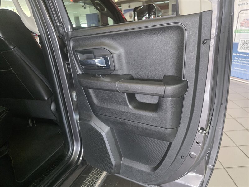 2014 RAM 1500 Laramie - Photo 20 - Hamilton, OH 45015