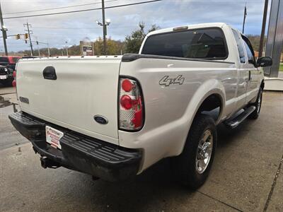 2006 Ford F-250 XL EXTENDED CAB 4X4   - Photo 4 - Hamilton, OH 45015