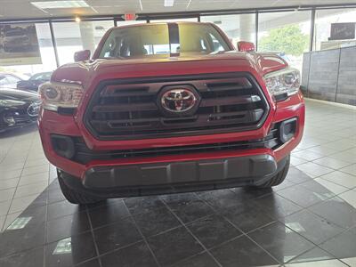 2018 Toyota Tacoma SR5 4DR CREW CAB   - Photo 2 - Hamilton, OH 45015