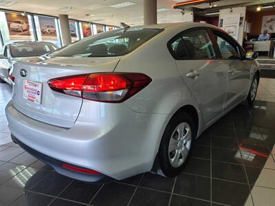 2017 Kia Forte LX 4DR SEDAN   - Photo 5 - Hamilton, OH 45015