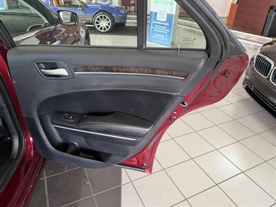 2019 Chrysler 300 Series Limited - Photo 22 - Hamilton, OH 45015