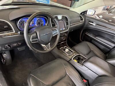 2019 Chrysler 300 Series Limited - Photo 12 - Hamilton, OH 45015