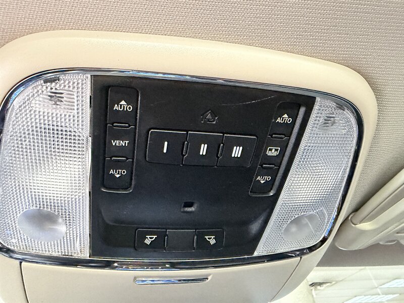 2019 Chrysler 300 Series Limited - Photo 17 - Hamilton, OH 45015