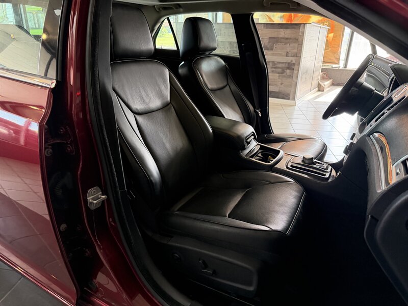 2019 Chrysler 300 Series Limited - Photo 27 - Hamilton, OH 45015