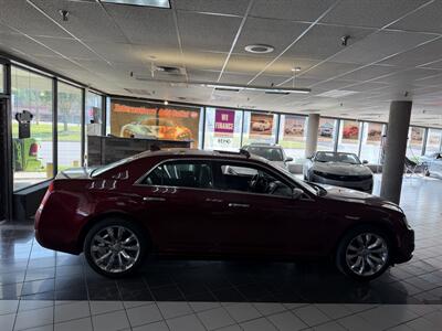2019 Chrysler 300 Series Limited - Photo 6 - Hamilton, OH 45015