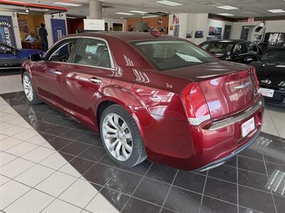 2019 Chrysler 300 Series Limited - Photo 9 - Hamilton, OH 45015