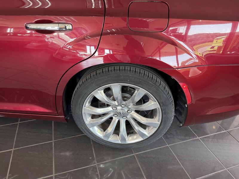 2019 Chrysler 300 Series Limited - Photo 32 - Hamilton, OH 45015