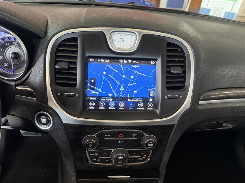 2019 Chrysler 300 Series Limited - Photo 15 - Hamilton, OH 45015