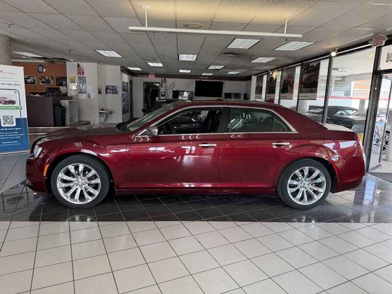 2019 Chrysler 300 Series Limited - Photo 2 - Hamilton, OH 45015