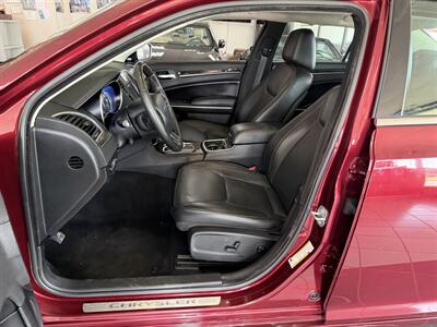 2019 Chrysler 300 Series Limited - Photo 8 - Hamilton, OH 45015