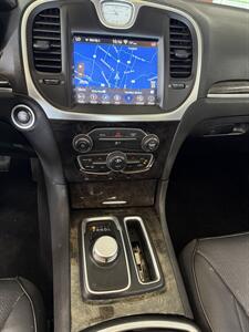 2019 Chrysler 300 Series Limited - Photo 17 - Hamilton, OH 45015