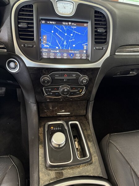 2019 Chrysler 300 Series Limited - Photo 18 - Hamilton, OH 45015