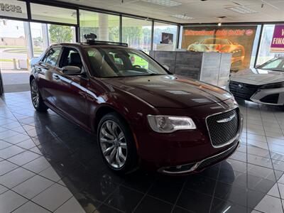 2019 Chrysler 300 Series Limited - Photo 3 - Hamilton, OH 45015