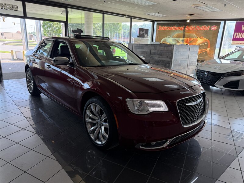 2019 Chrysler 300 Series Limited - Photo 4 - Hamilton, OH 45015