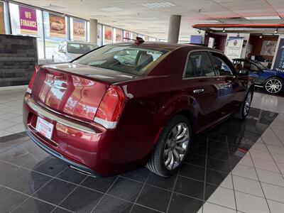 2019 Chrysler 300 Series Limited - Photo 5 - Hamilton, OH 45015