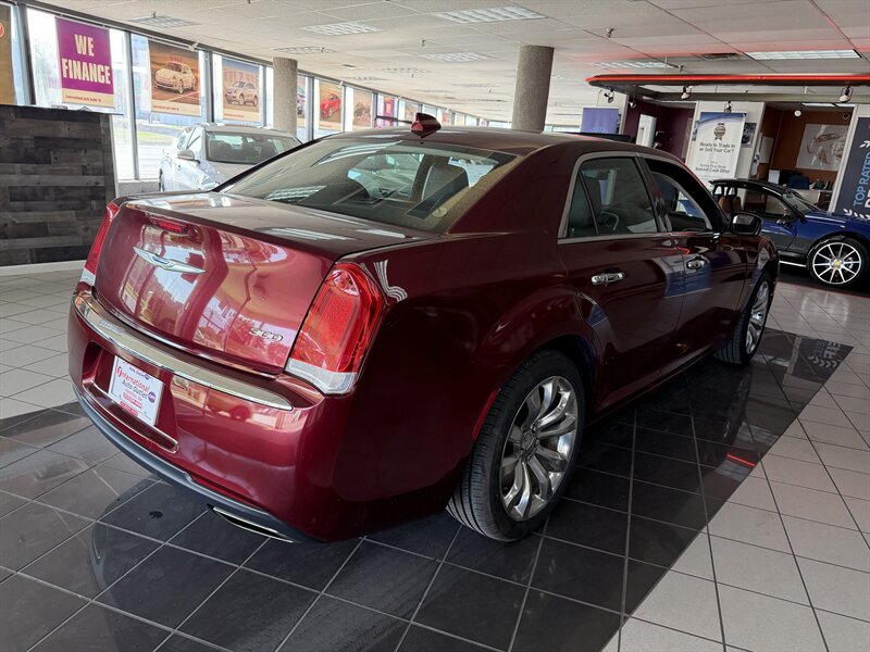2019 Chrysler 300 Series Limited - Photo 6 - Hamilton, OH 45015