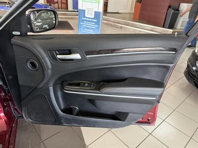 2019 Chrysler 300 Series Limited - Photo 28 - Hamilton, OH 45015