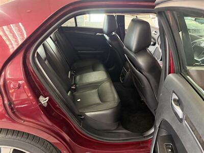 2019 Chrysler 300 Series Limited - Photo 23 - Hamilton, OH 45015
