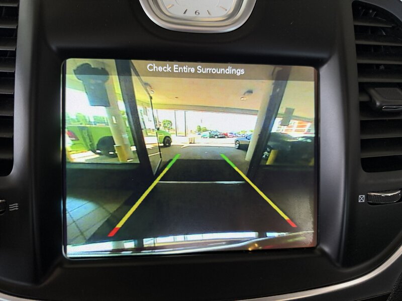 2019 Chrysler 300 Series Limited - Photo 19 - Hamilton, OH 45015