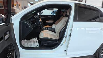 2018 Chrysler 300 Series S 4DR SEDAN   - Photo 9 - Hamilton, OH 45015