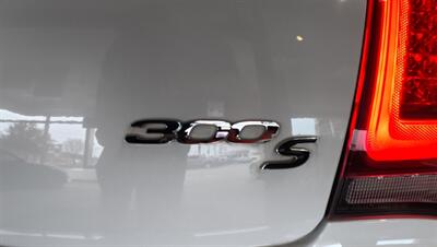 2018 Chrysler 300 Series S 4DR SEDAN   - Photo 37 - Hamilton, OH 45015