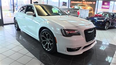 2018 Chrysler 300 Series S 4DR SEDAN   - Photo 4 - Hamilton, OH 45015