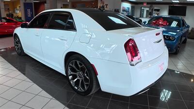 2018 Chrysler 300 Series S 4DR SEDAN   - Photo 8 - Hamilton, OH 45015