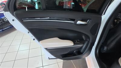 2018 Chrysler 300 Series S 4DR SEDAN   - Photo 23 - Hamilton, OH 45015