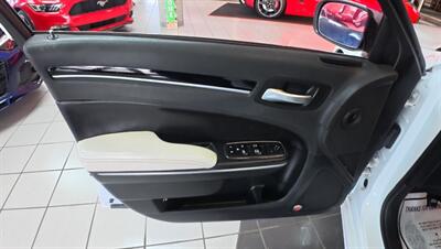 2018 Chrysler 300 Series S 4DR SEDAN   - Photo 21 - Hamilton, OH 45015
