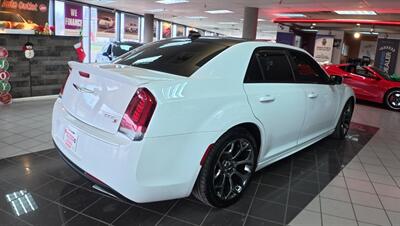 2018 Chrysler 300 Series S 4DR SEDAN   - Photo 6 - Hamilton, OH 45015