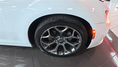 2018 Chrysler 300 Series S 4DR SEDAN   - Photo 32 - Hamilton, OH 45015