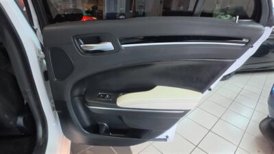 2018 Chrysler 300 Series S 4DR SEDAN   - Photo 26 - Hamilton, OH 45015
