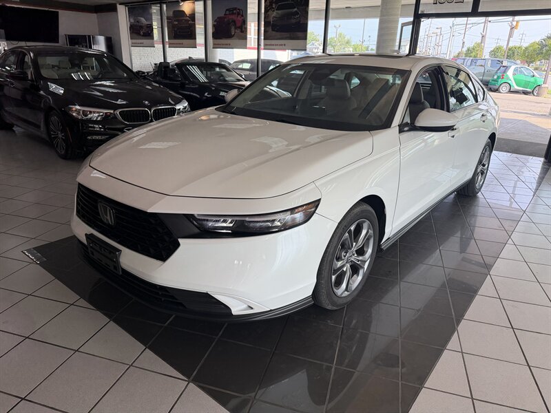 2024 Honda Accord EX   - Photo 1 - Hamilton, OH 45015