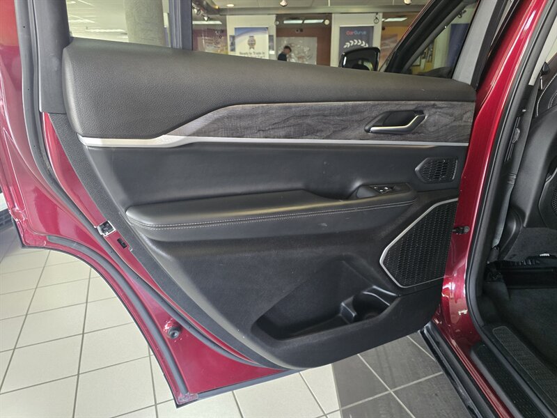 2022 Jeep Grand Cherokee L Limited - Photo 10 - Hamilton, OH 45015