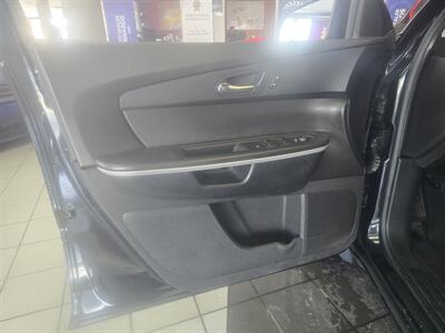 2010 GMC Acadia SL 4DR SUV AWD - Photo 7 - Hamilton, OH 45015