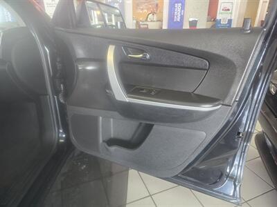 2010 GMC Acadia SL 4DR SUV AWD - Photo 14 - Hamilton, OH 45015