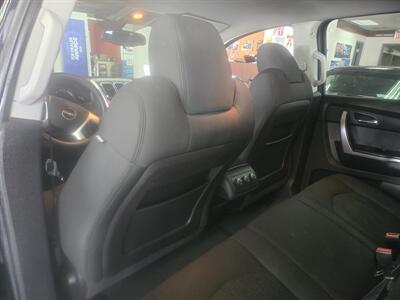 2010 GMC Acadia SL 4DR SUV AWD - Photo 11 - Hamilton, OH 45015