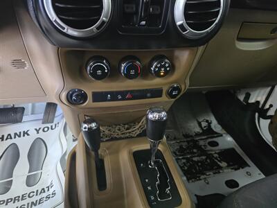 2014 Jeep Wrangler UNLIMITED SAHARA 4DR SUV 4X4   - Photo 19 - Hamilton, OH 45015