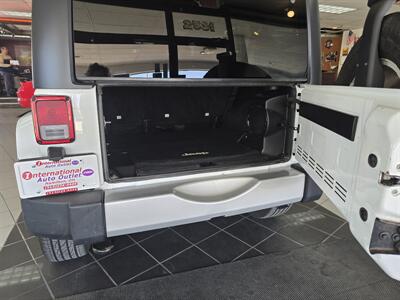 2014 Jeep Wrangler UNLIMITED SAHARA 4DR SUV 4X4   - Photo 25 - Hamilton, OH 45015