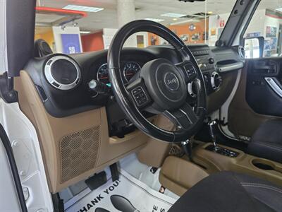 2014 Jeep Wrangler UNLIMITED SAHARA 4DR SUV 4X4   - Photo 8 - Hamilton, OH 45015