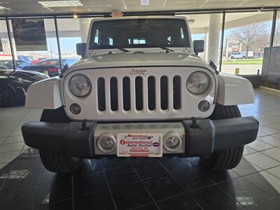 2014 Jeep Wrangler UNLIMITED SAHARA 4DR SUV 4X4   - Photo 2 - Hamilton, OH 45015