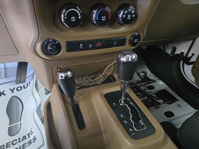 2014 Jeep Wrangler UNLIMITED SAHARA 4DR SUV 4X4   - Photo 17 - Hamilton, OH 45015