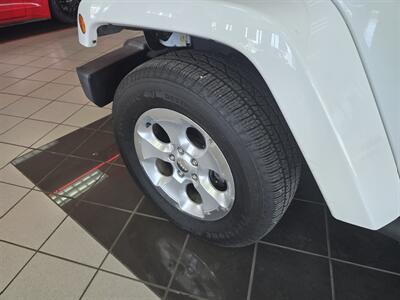2014 Jeep Wrangler UNLIMITED SAHARA 4DR SUV 4X4   - Photo 23 - Hamilton, OH 45015