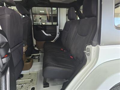 2014 Jeep Wrangler UNLIMITED SAHARA 4DR SUV 4X4   - Photo 11 - Hamilton, OH 45015
