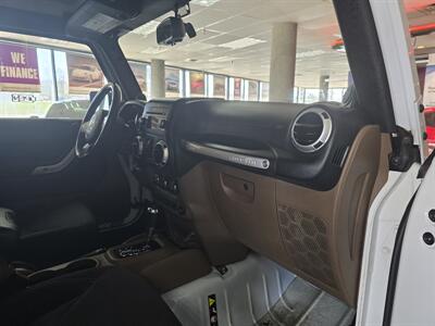 2014 Jeep Wrangler UNLIMITED SAHARA 4DR SUV 4X4   - Photo 13 - Hamilton, OH 45015