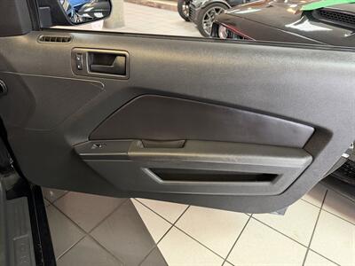 2013 Ford Mustang V6   - Photo 22 - Hamilton, OH 45015