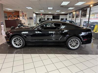 2013 Ford Mustang V6   - Photo 2 - Hamilton, OH 45015