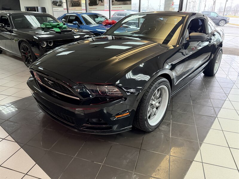 2013 Ford Mustang V6   - Photo 1 - Hamilton, OH 45015